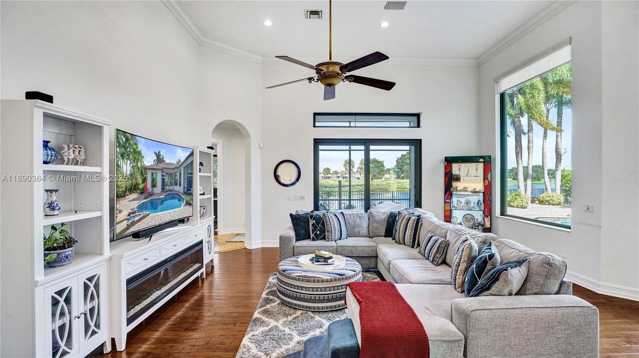 Recently Sold: $1,500,000 (6 beds, 4 baths, 3756 Square Feet)