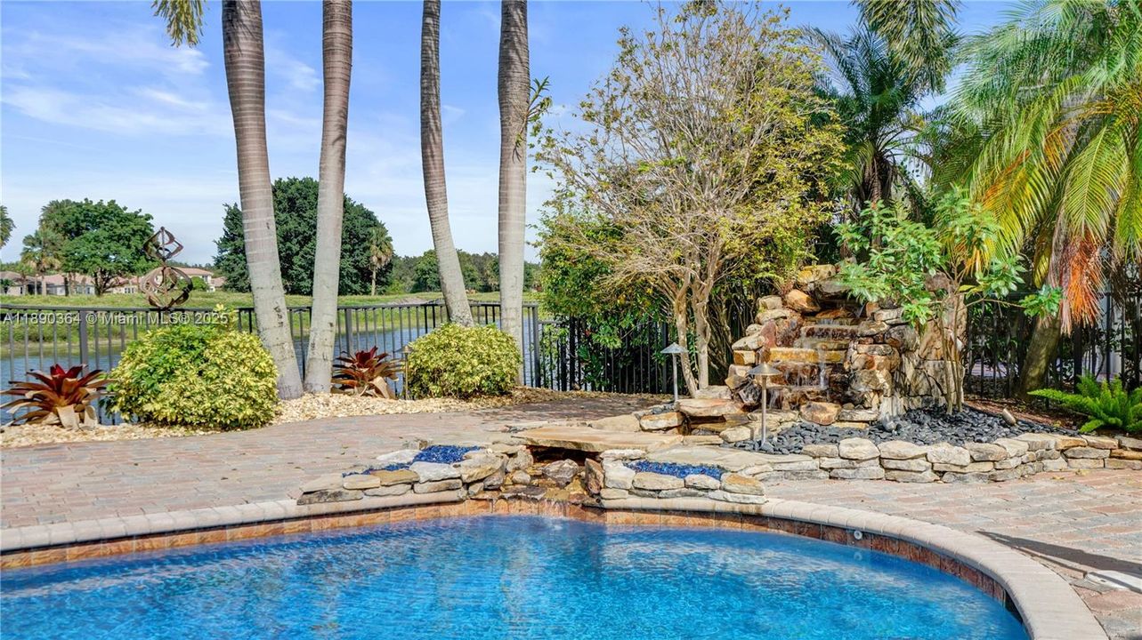 Recently Sold: $1,500,000 (6 beds, 4 baths, 3756 Square Feet)