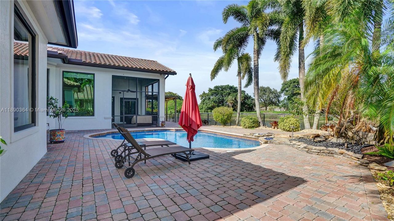 Recently Sold: $1,500,000 (6 beds, 4 baths, 3756 Square Feet)
