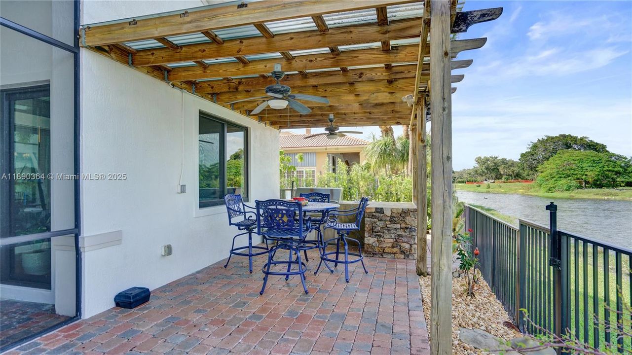 Recently Sold: $1,500,000 (6 beds, 4 baths, 3756 Square Feet)