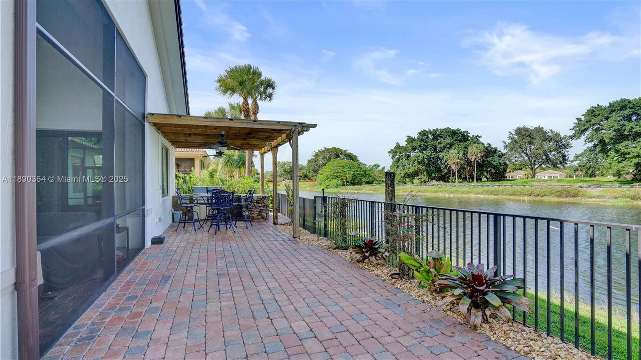 Recently Sold: $1,500,000 (6 beds, 4 baths, 3756 Square Feet)