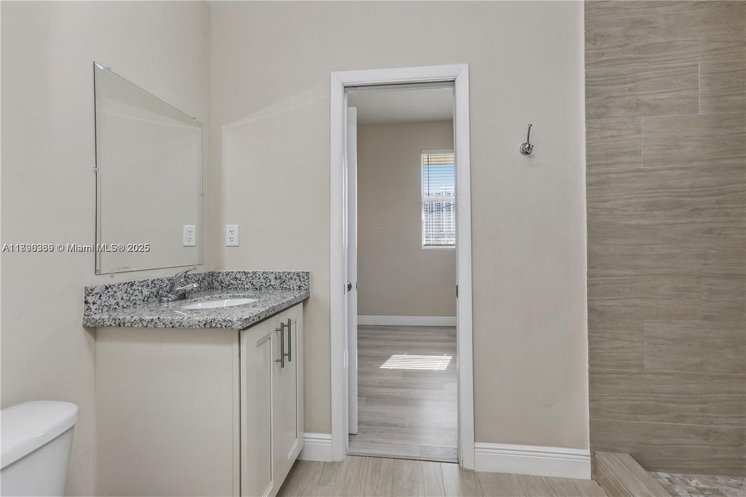 Activo con contrato: $3,800 (3 camas, 2 baños, 1680 Pies cuadrados)