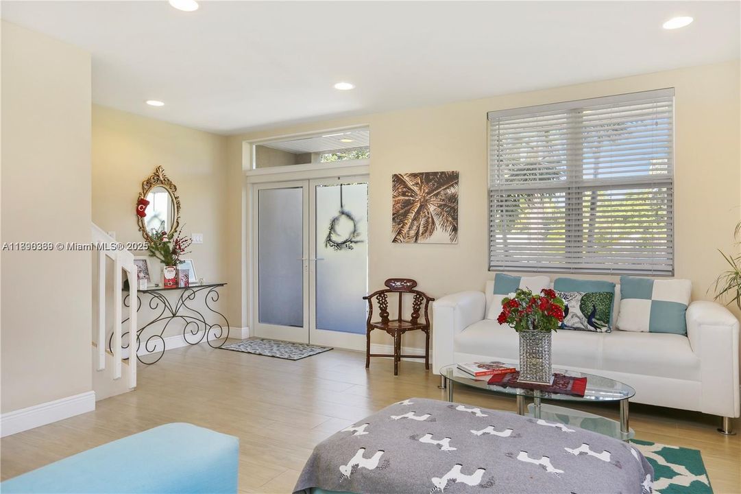 Activo con contrato: $3,800 (3 camas, 2 baños, 1680 Pies cuadrados)