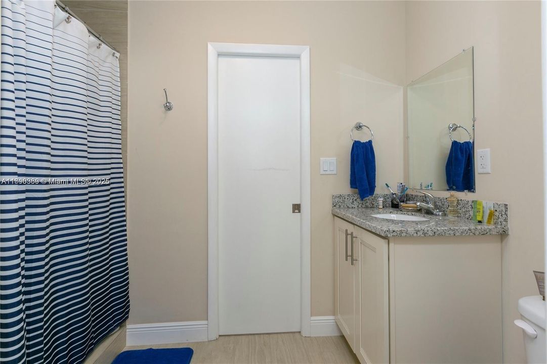 Activo con contrato: $3,800 (3 camas, 2 baños, 1680 Pies cuadrados)