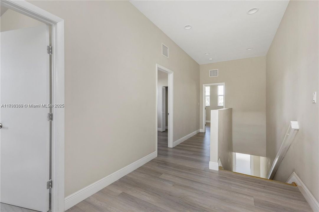 Activo con contrato: $3,800 (3 camas, 2 baños, 1680 Pies cuadrados)