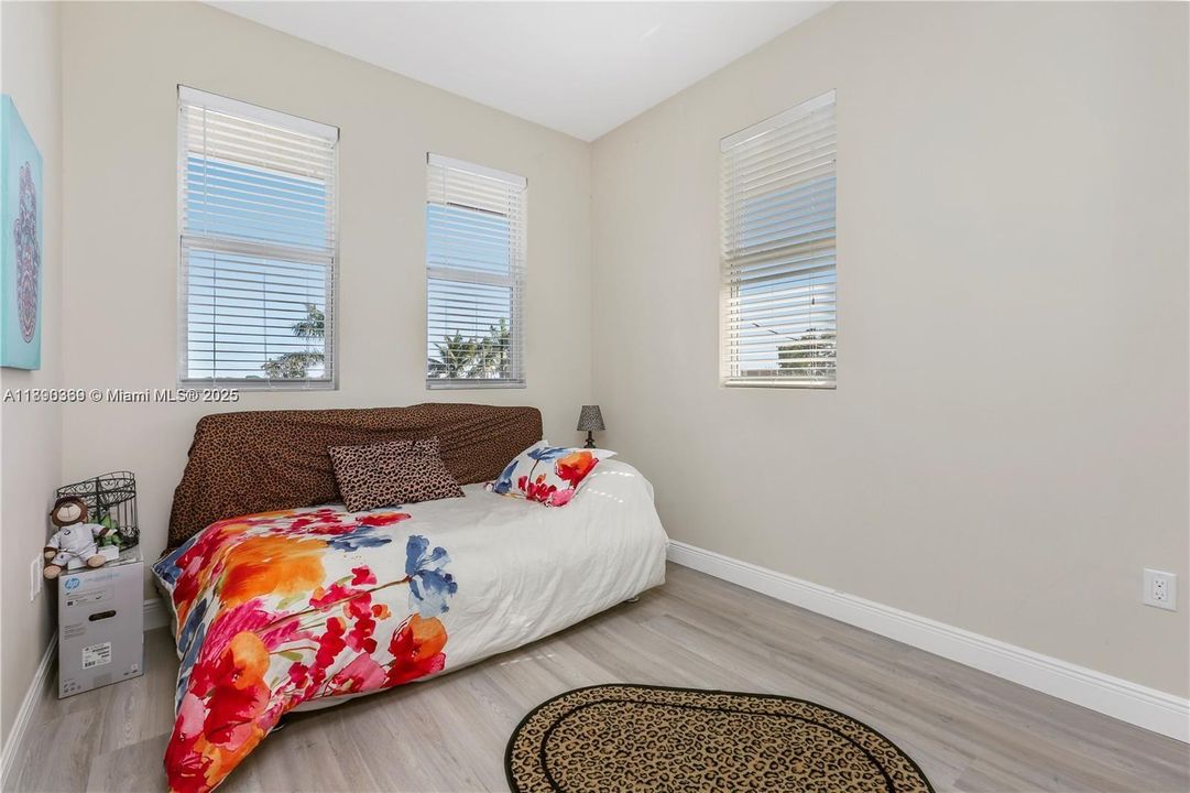 Activo con contrato: $3,800 (3 camas, 2 baños, 1680 Pies cuadrados)