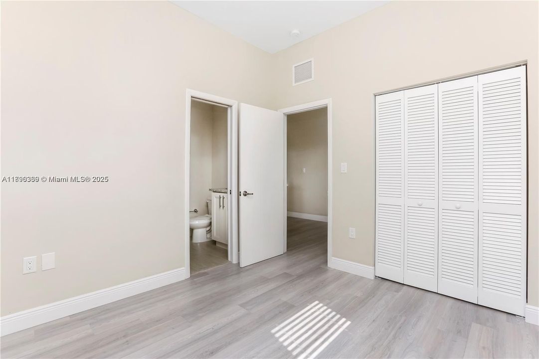 Activo con contrato: $3,800 (3 camas, 2 baños, 1680 Pies cuadrados)