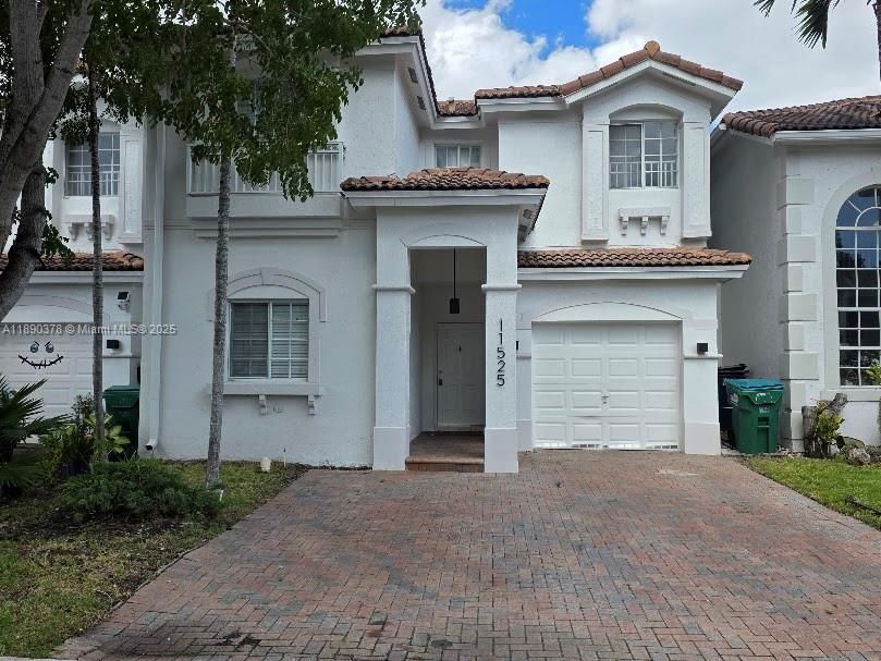 出租: $4,300 (3 贝兹, 3 浴室, 2312 平方英尺)