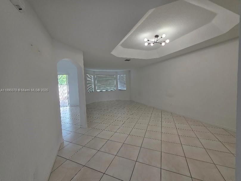 出租: $4,300 (3 贝兹, 3 浴室, 2312 平方英尺)