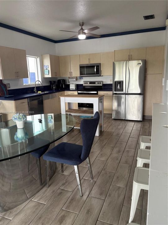 For Sale: $599,000 (3 beds, 2 baths, 1519 Square Feet)