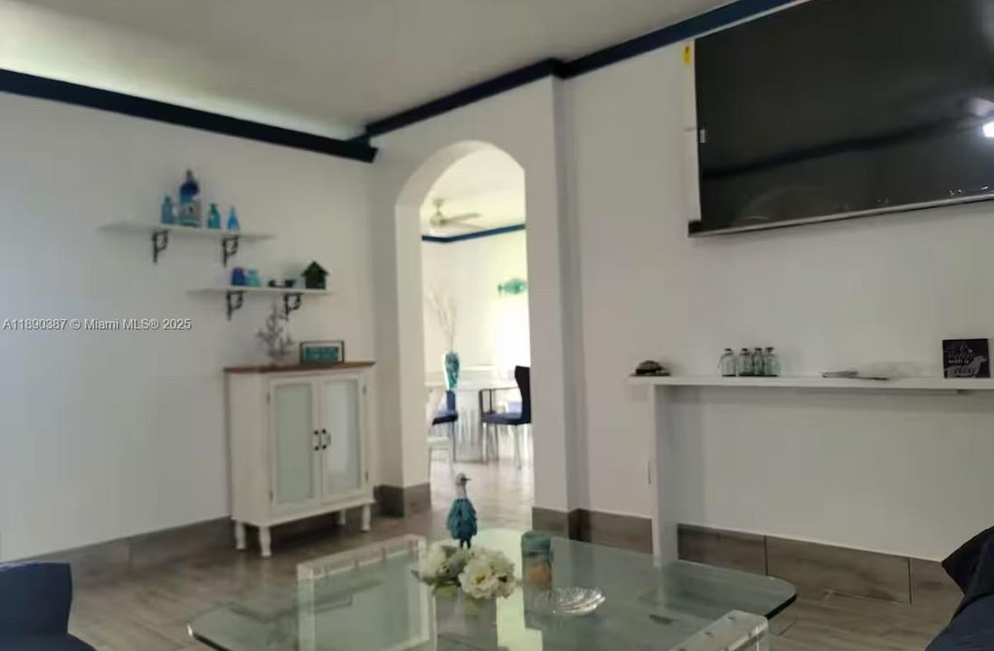 For Sale: $599,000 (3 beds, 2 baths, 1519 Square Feet)