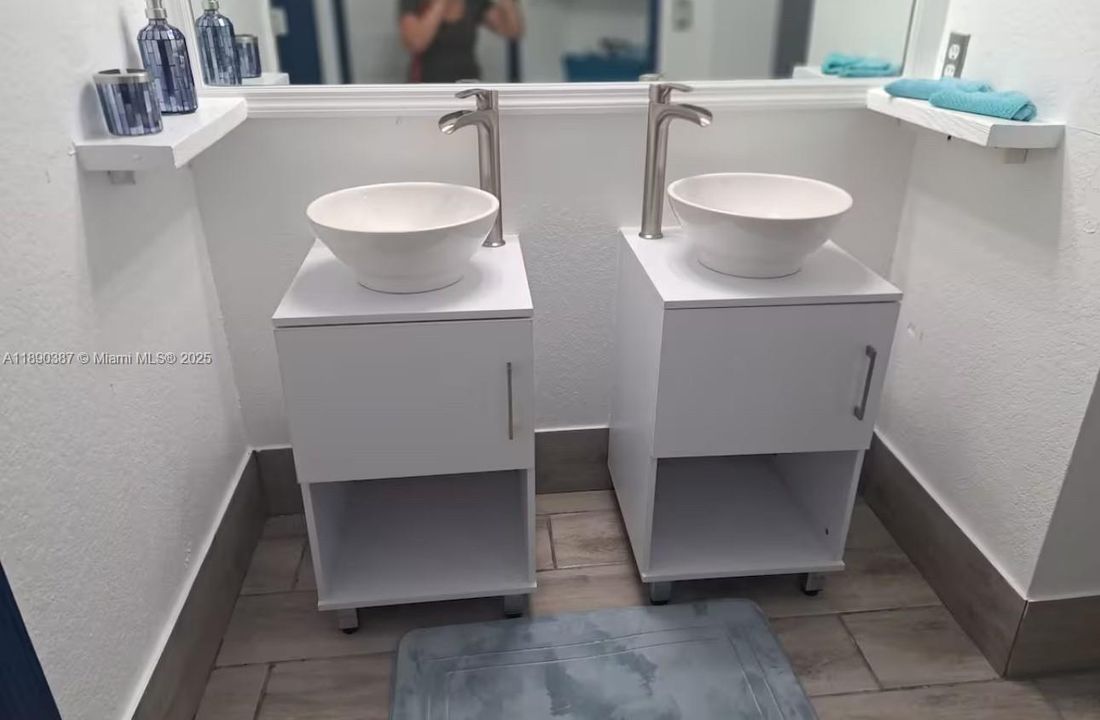 For Sale: $599,000 (3 beds, 2 baths, 1519 Square Feet)