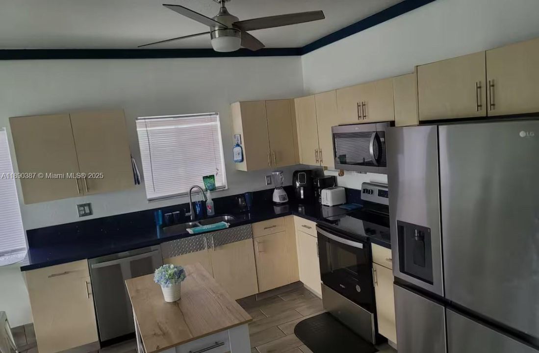 For Sale: $599,000 (3 beds, 2 baths, 1519 Square Feet)