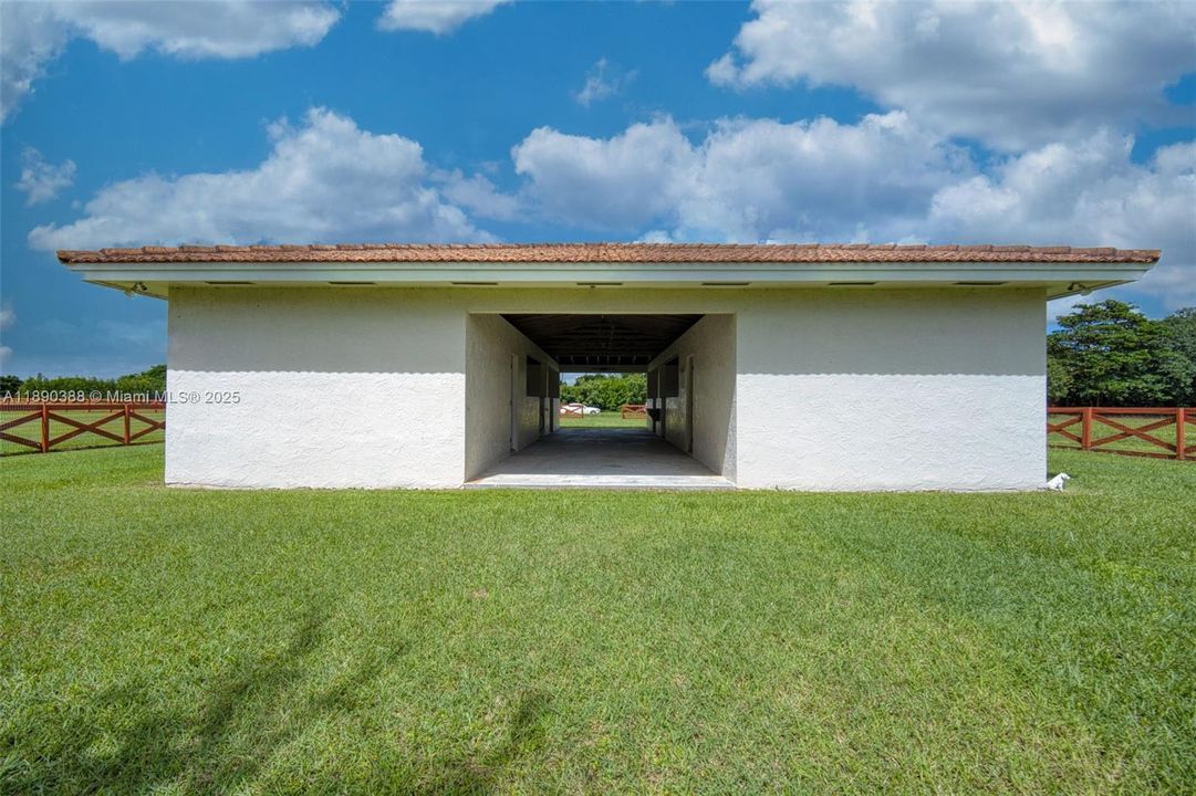 待售: $525,000 (0.91 acres)