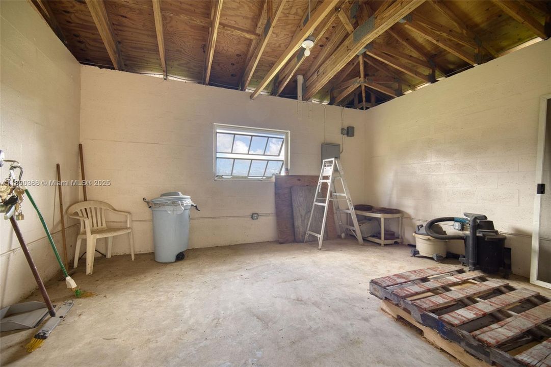 待售: $525,000 (0.91 acres)