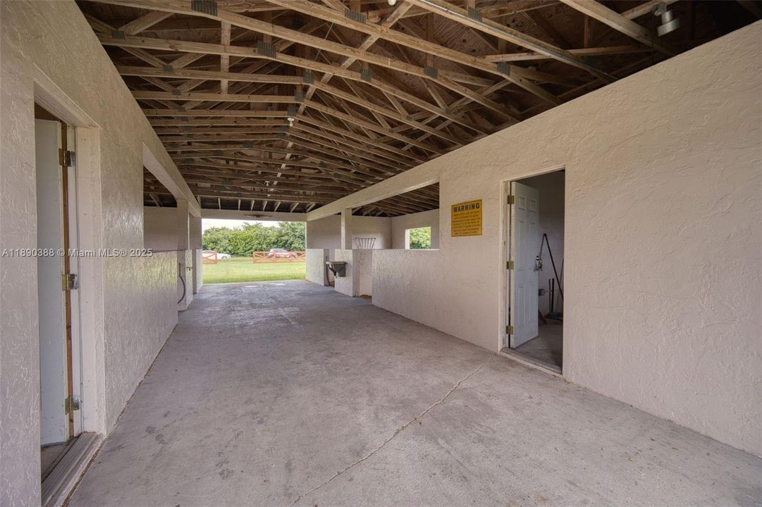 待售: $525,000 (0.91 acres)