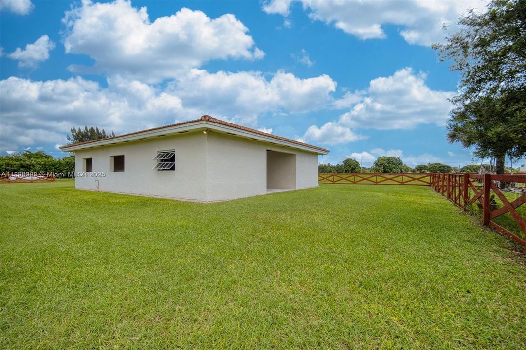 待售: $525,000 (0.91 acres)