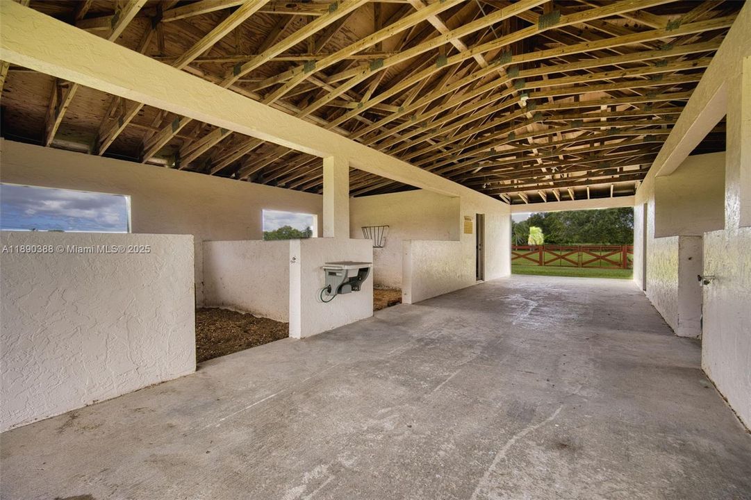 待售: $525,000 (0.91 acres)