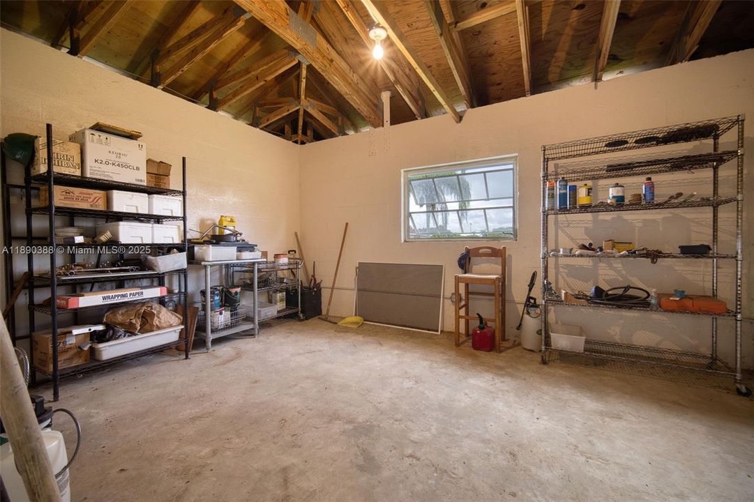 待售: $525,000 (0.91 acres)