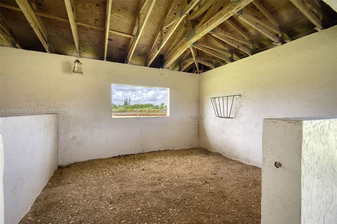 待售: $525,000 (0.91 acres)