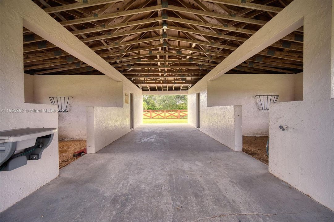 待售: $525,000 (0.91 acres)