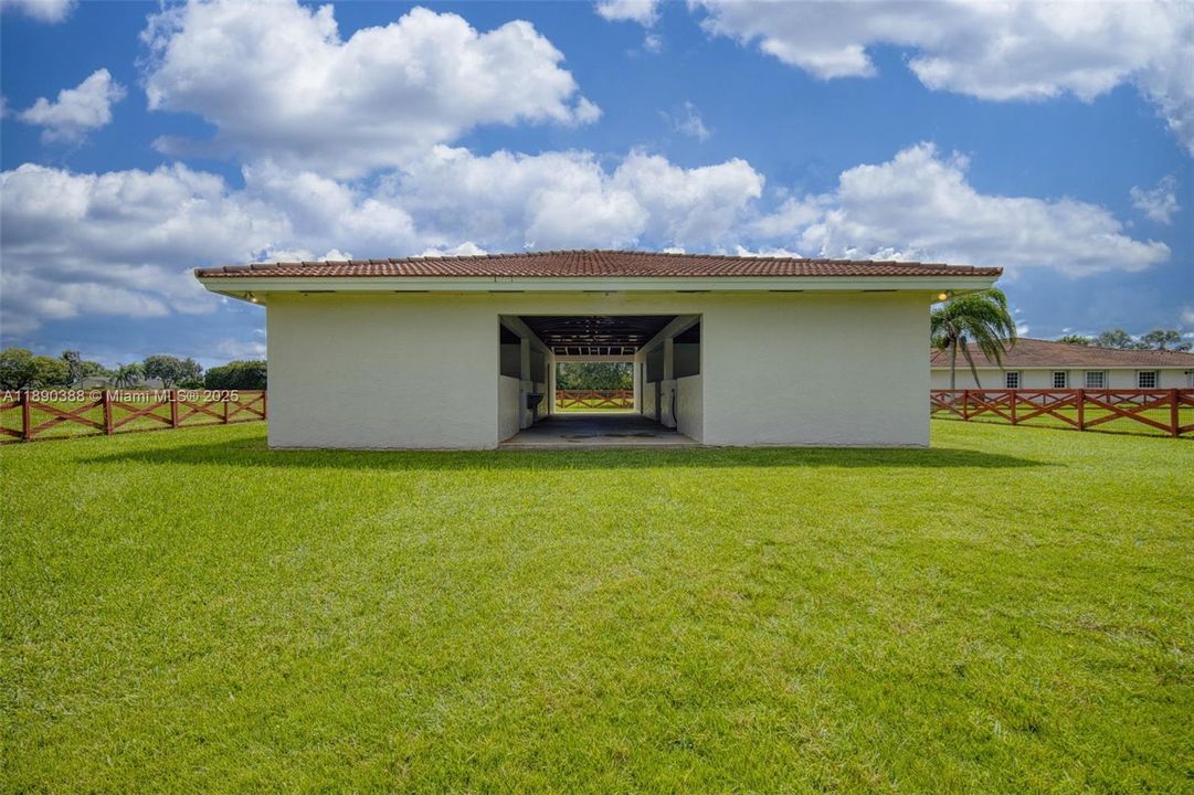 待售: $525,000 (0.91 acres)