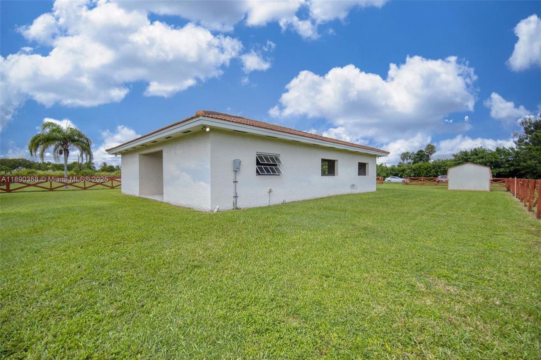 待售: $525,000 (0.91 acres)