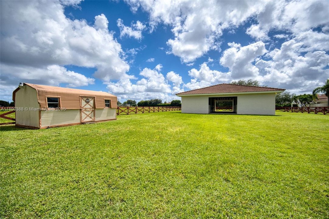 待售: $525,000 (0.91 acres)