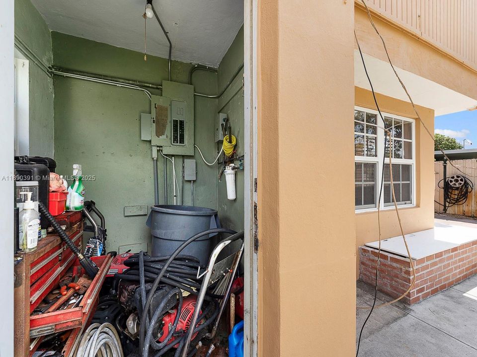 合同活跃: $799,999 (0 贝兹, 0 浴室, 2780 平方英尺)