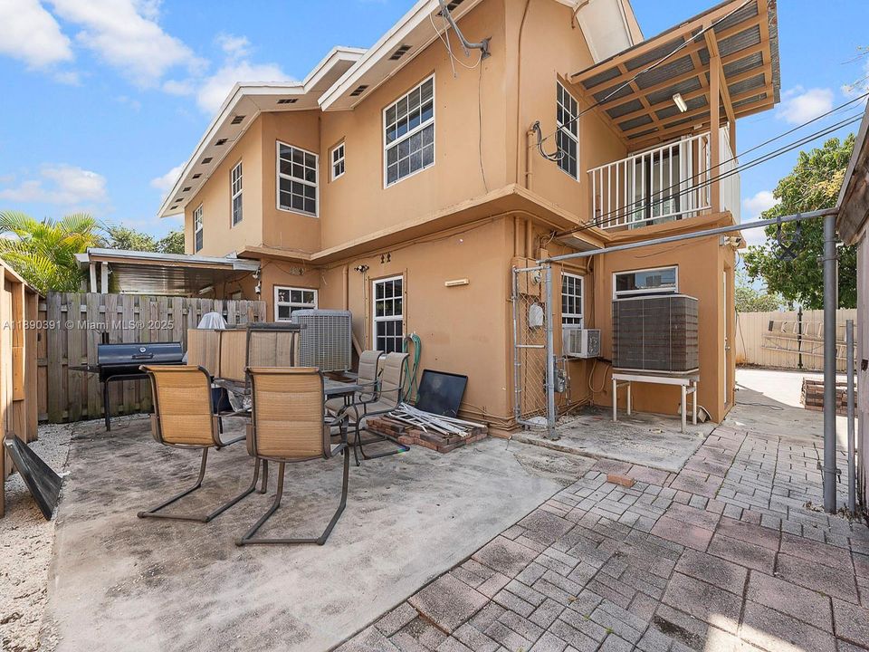 合同活跃: $799,999 (0 贝兹, 0 浴室, 2780 平方英尺)