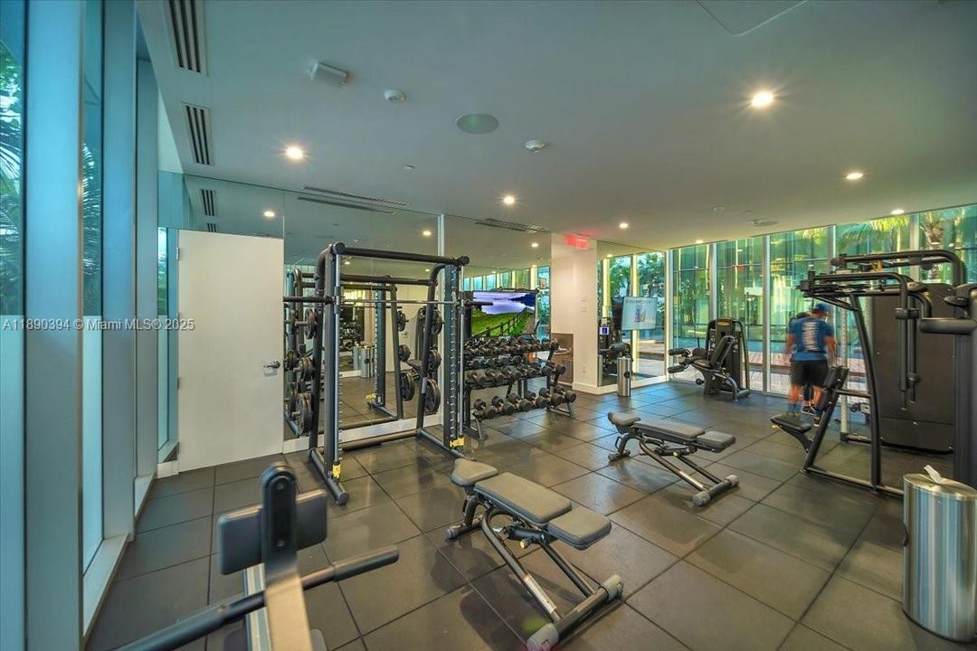 Под контрактом: $35,000 (3 спален, 3 ванн, 2691 Квадратных фут)