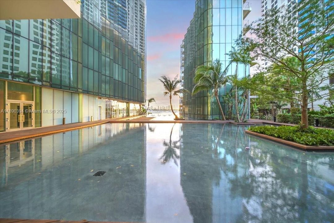 Под контрактом: $35,000 (3 спален, 3 ванн, 2691 Квадратных фут)