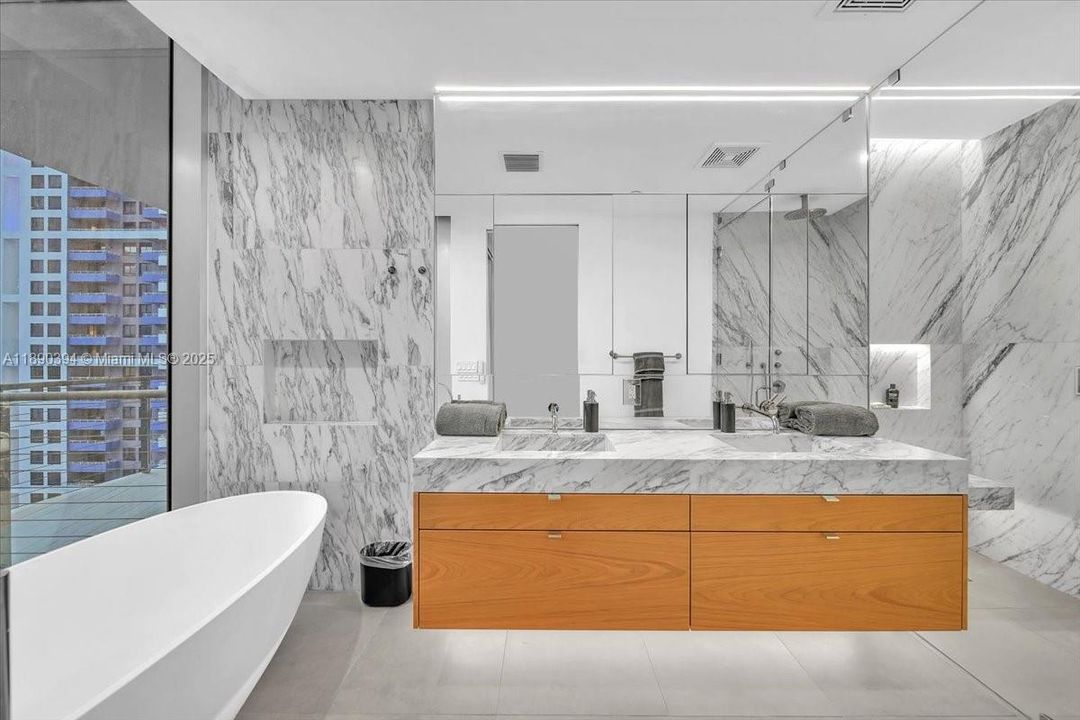 Под контрактом: $35,000 (3 спален, 3 ванн, 2691 Квадратных фут)