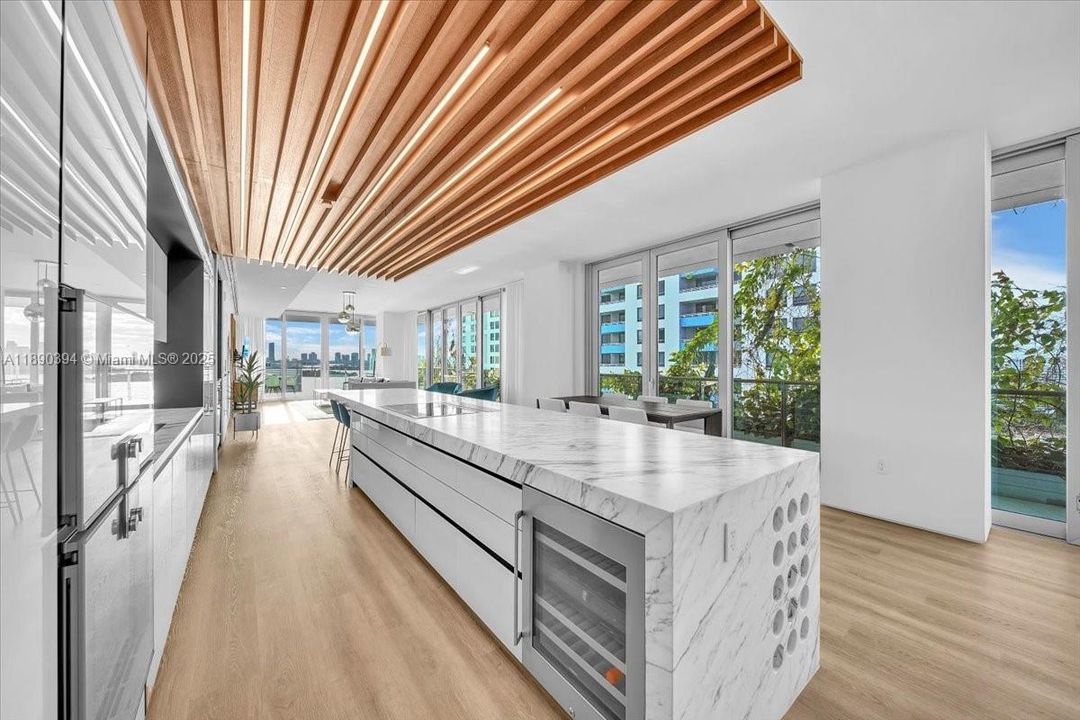 Под контрактом: $35,000 (3 спален, 3 ванн, 2691 Квадратных фут)