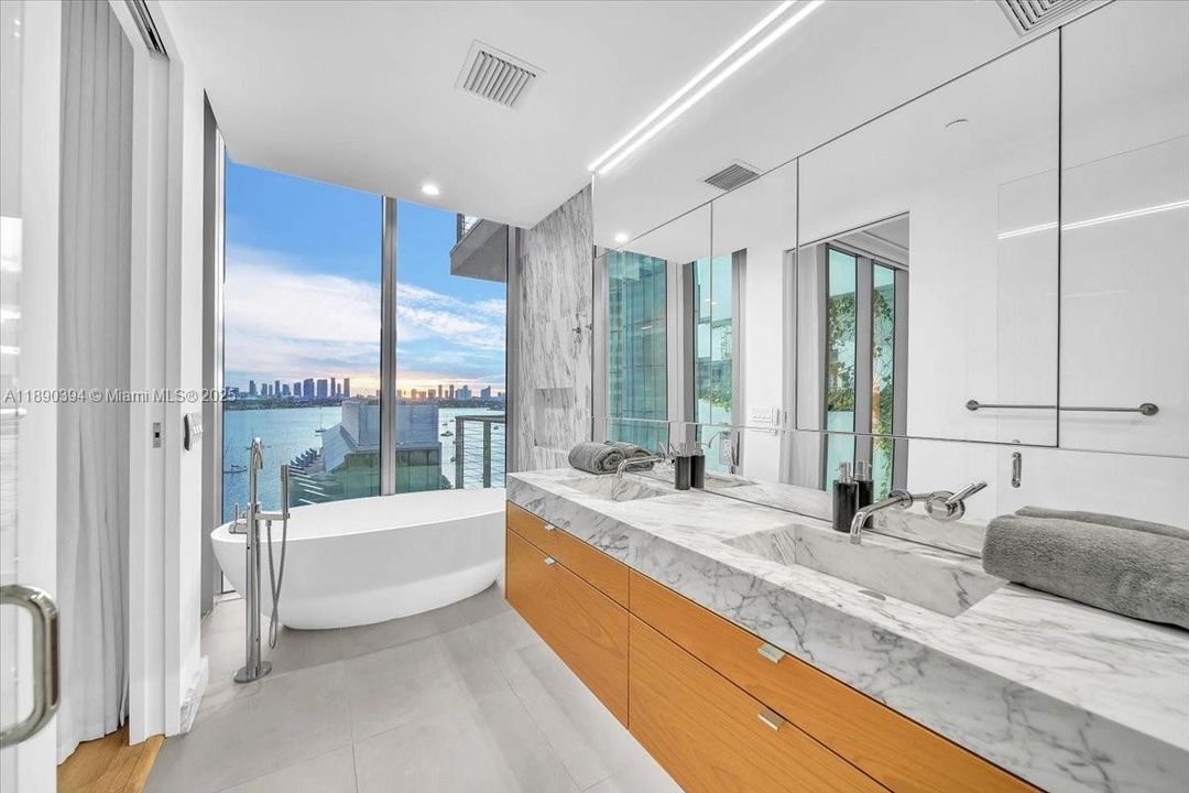 Под контрактом: $35,000 (3 спален, 3 ванн, 2691 Квадратных фут)