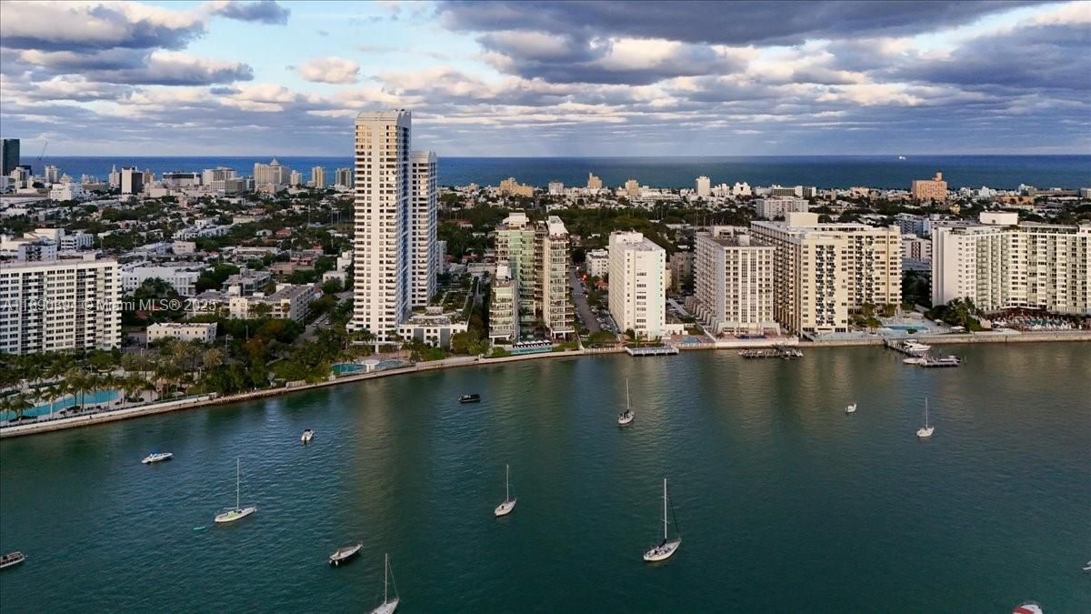 Под контрактом: $35,000 (3 спален, 3 ванн, 2691 Квадратных фут)