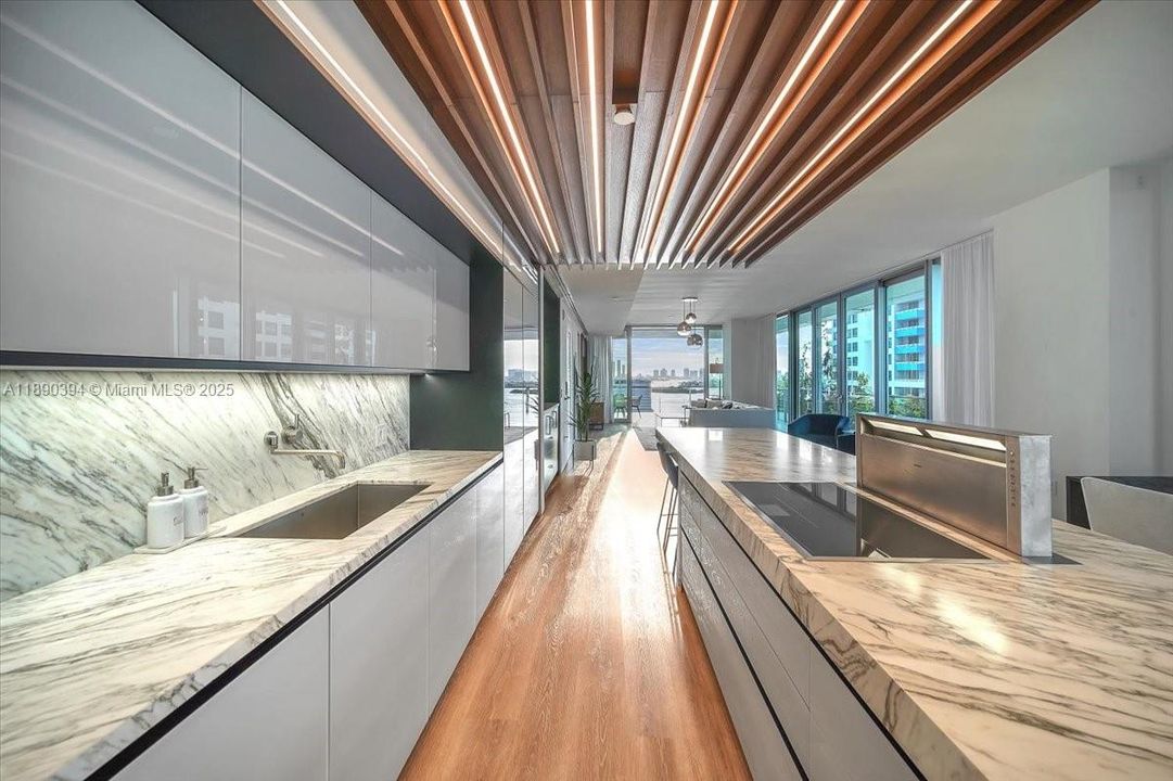 Под контрактом: $35,000 (3 спален, 3 ванн, 2691 Квадратных фут)