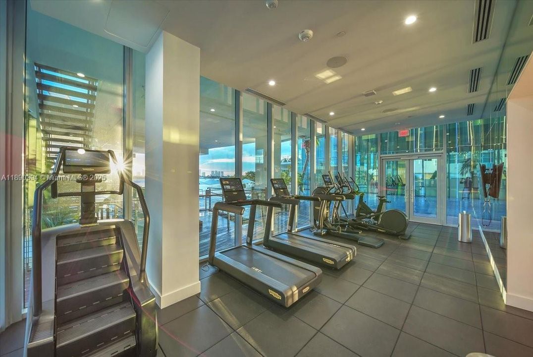 Под контрактом: $35,000 (3 спален, 3 ванн, 2691 Квадратных фут)