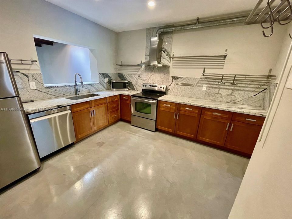 Под контрактом: $3,450 (2 спален, 2 ванн, 1780 Квадратных фут)