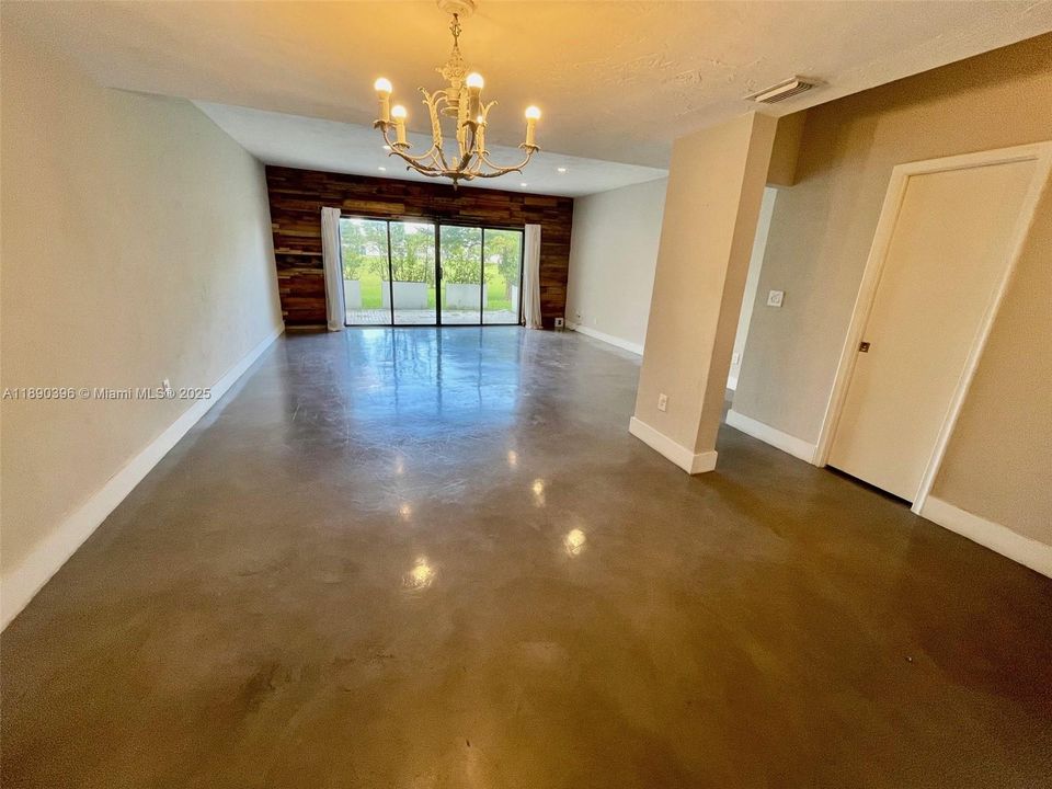 Под контрактом: $3,450 (2 спален, 2 ванн, 1780 Квадратных фут)