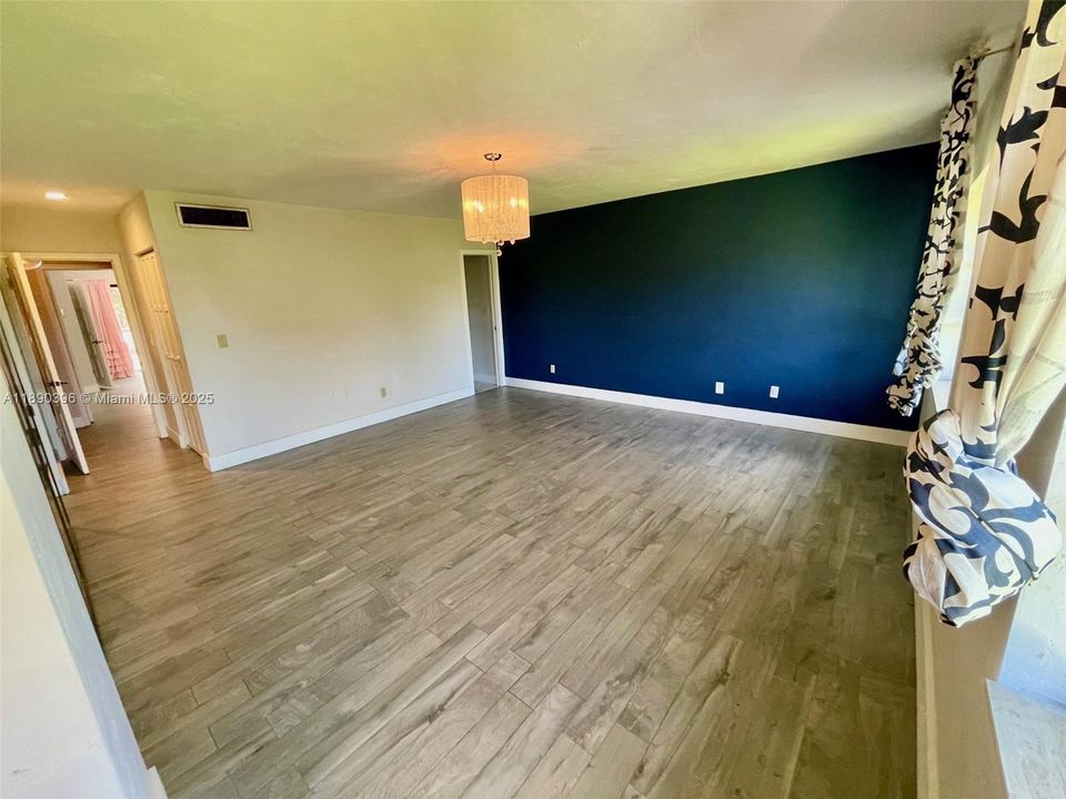 Под контрактом: $3,450 (2 спален, 2 ванн, 1780 Квадратных фут)