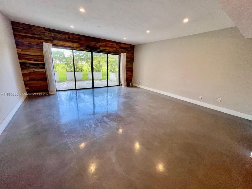 Под контрактом: $3,450 (2 спален, 2 ванн, 1780 Квадратных фут)