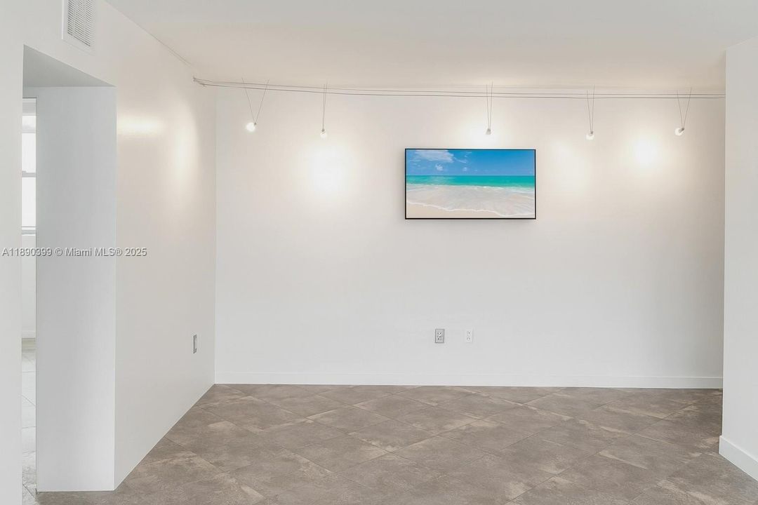 For Sale: $444,000 (2 beds, 2 baths, 1150 Square Feet)