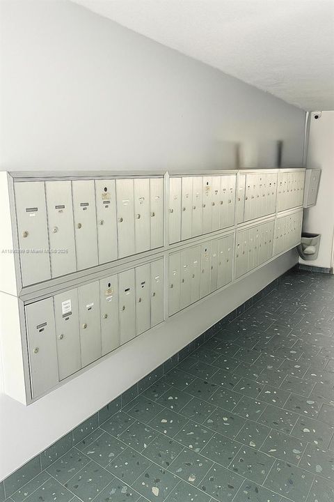 For Sale: $444,000 (2 beds, 2 baths, 1150 Square Feet)