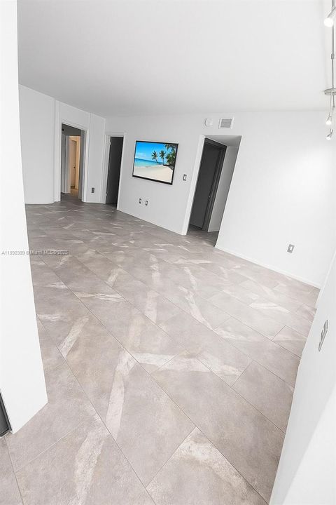 For Sale: $444,000 (2 beds, 2 baths, 1150 Square Feet)