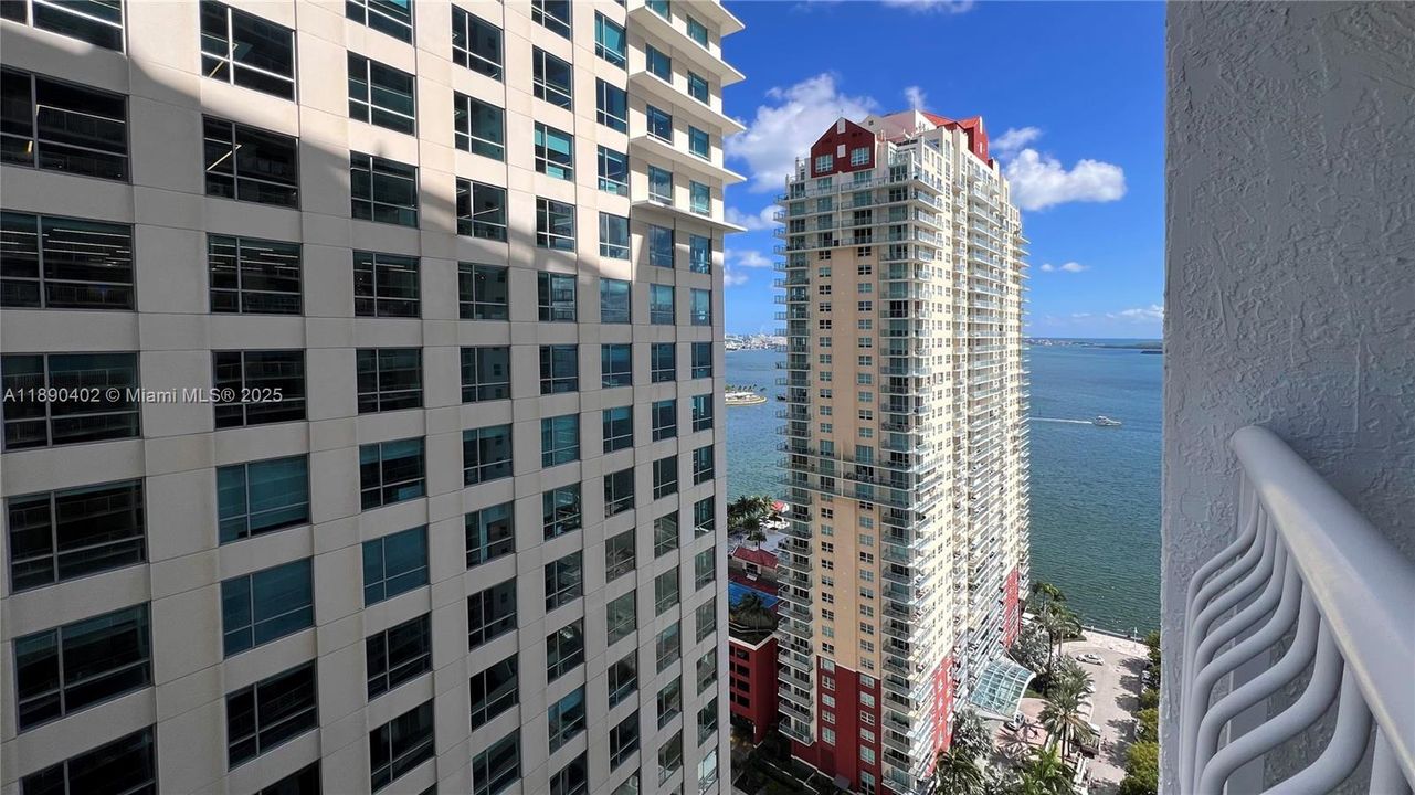 For Sale: $450,000 (1 beds, 1 baths, 818 Square Feet)