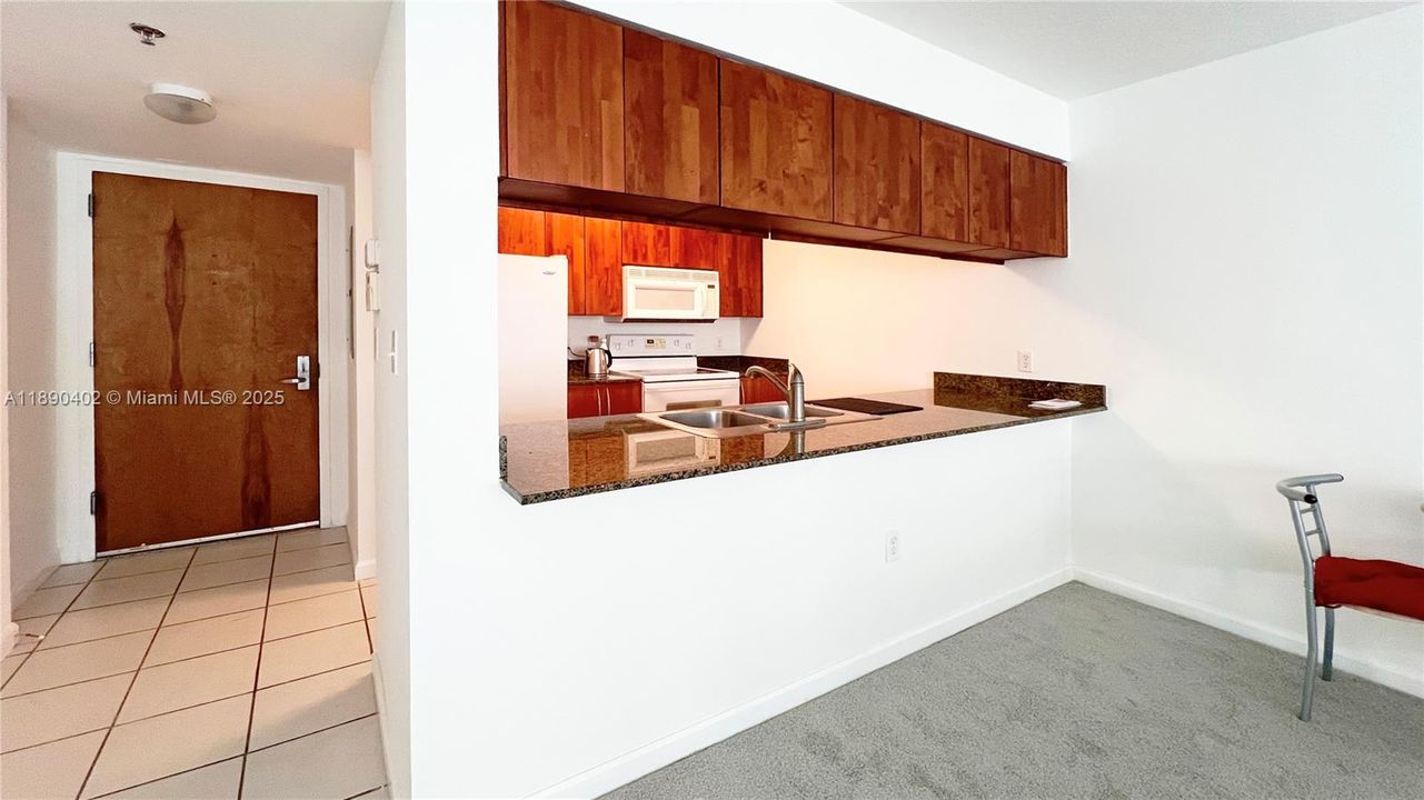 For Sale: $450,000 (1 beds, 1 baths, 818 Square Feet)