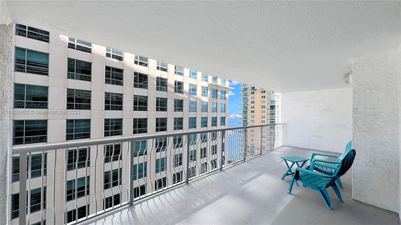 For Sale: $450,000 (1 beds, 1 baths, 818 Square Feet)