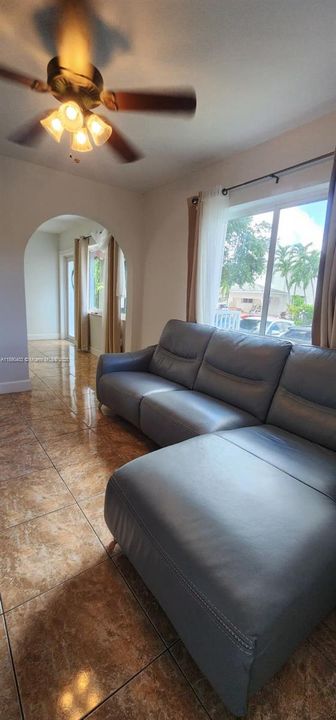 Vendido Recientemente: $1,100,000 (0 camas, 0 baños, 3085 Pies cuadrados)