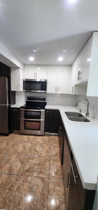 Vendido Recientemente: $1,100,000 (0 camas, 0 baños, 3085 Pies cuadrados)